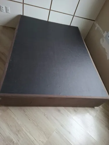 Base Box Casal em ótimo estado