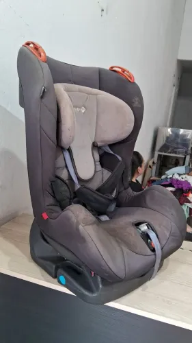 Cadeira de carro 50$ e andador Fischer e carro pedagógico  100$ os 2 nao entrego apenas 
