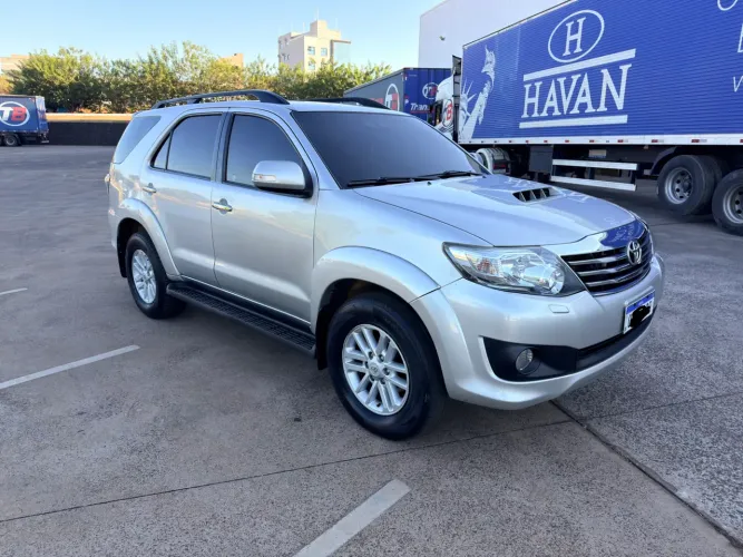 Toyota Hilux SW4 SRV D4-d 4X4 3.0 TDI Dies. AUT 2013