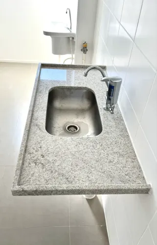 Pia de cozinha em granito com Cuba inox NOVA
