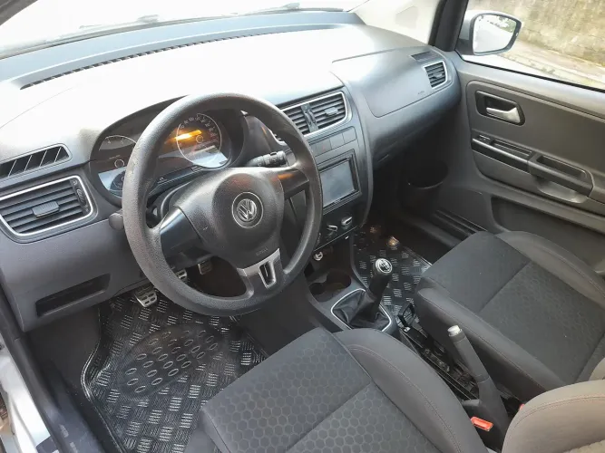 Volkswagen Crossfox 1.6 MI Total Flex 8V 5P 2013