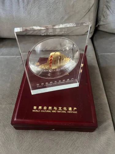 Souvenir Monte Tai China - Peça Decorativa em Acrílico com Caixa - Colecionável