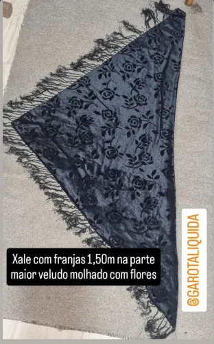 Xale com franjas 1,50m na parte maior veludo molhado com flores