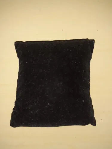 ALMOFADA PARA ESTOJO DE RELÓGIO. VELUDO PRETO.