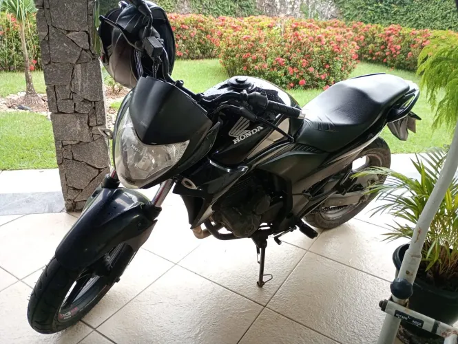 VENDO HONDA CB 300 R$:12,000