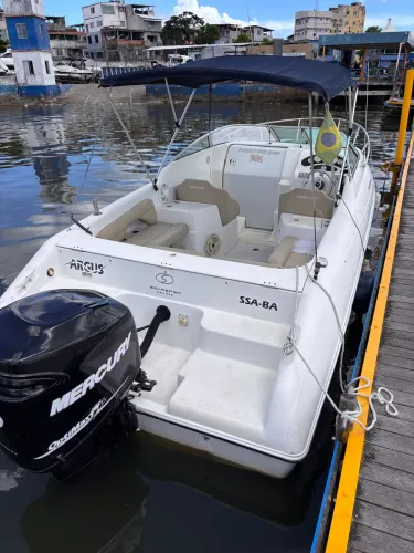 Lancha Phantom 240
