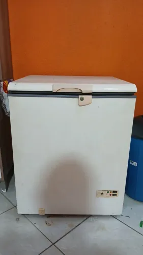 Vendo freezer, bom estado de conservação precisando apenas colocar o gás para uso.