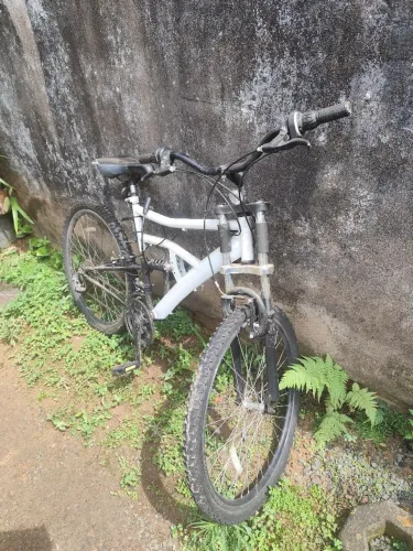 Bicicleta Mountain Bike / Bicicleta Branca com Suspensão Dianteira e Traseira