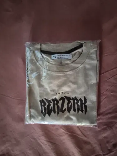 Camisa oversized berserk 