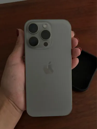 iPhone 16 pro 90% bateria 9 meses de uso 