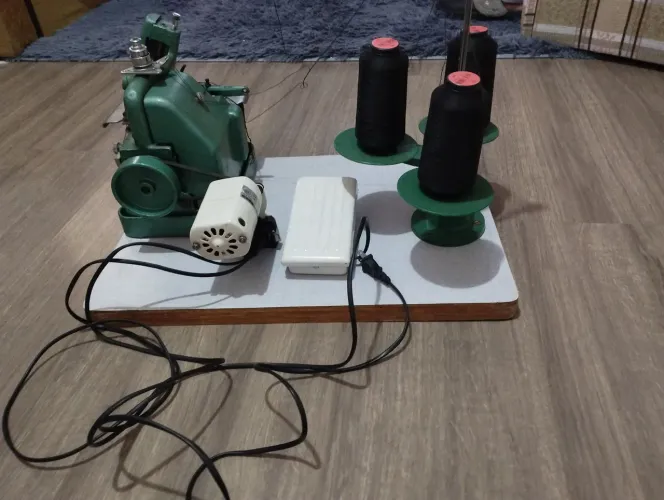 Máquina de Costura Industrial Overloque GN1-6 com Motor e Suportes de Linha