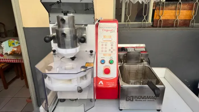 KIT MÁQUINA DE SALGADOS + FRITADEIRA - SEMI-NOVO