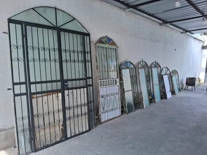 Vendo Portas e Janelas de Ferro