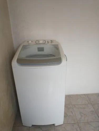 Máquina de Lavar Eletrolux 8kg com defeito para centrifugar e no nivel alto de resto norma