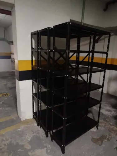 Vendo estante em aço na cor preta 