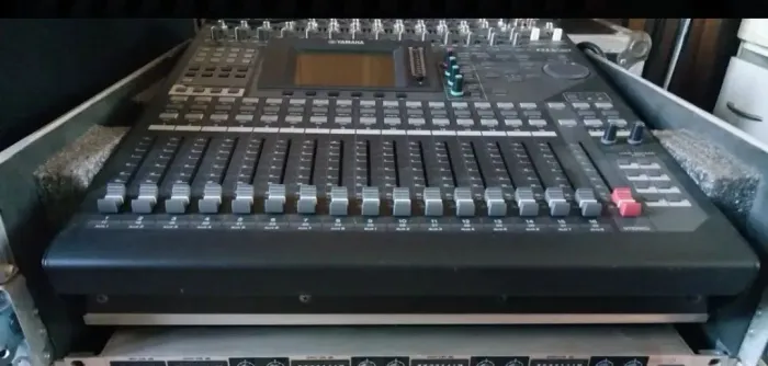 Mesa de som yamaha digital 01v96i 16 Canais