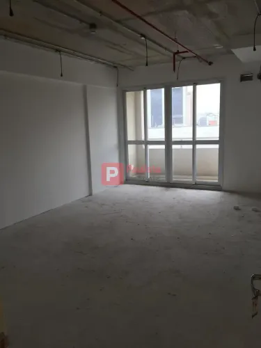 Sala Comercial para Venda e Locação com 38m², 1 sala, 1 vaga de garagem na Chácara Santo A