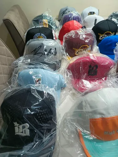 BONÉ CAPS BOINA
