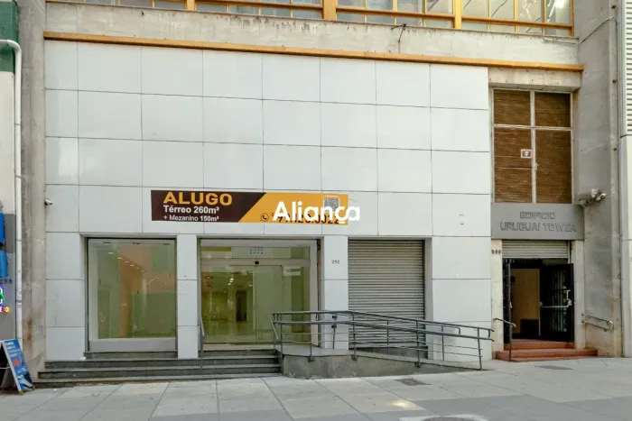 Loja comercial para alugar em local de grande fluxo de pedestres, totalmente reformada no 