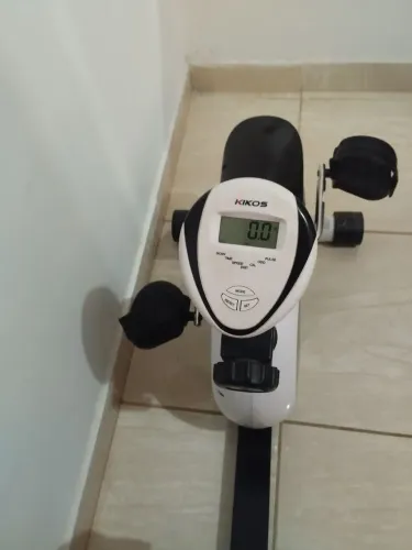 Vendo bicicleta ergométrica para ginástica residencial da marca kikos
