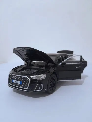 Miniatura Carro de Ferro Metal Audi A8L Carrinho Sedan Brinquedo Coleção Escala 1/28