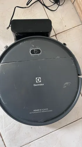 Robô Aspirador de pó Eletrolux com base de carregamento 
