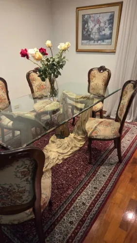Mesa de vidro com Pé Esculpido com 08 cadeiras