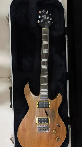 Guitarra Cort M600T - EMG HZ + Case SKB