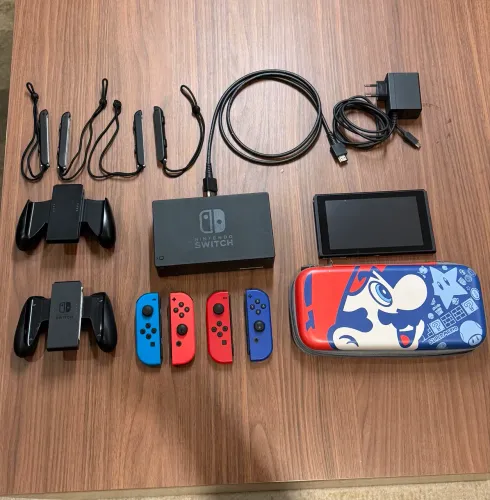 Nintendo Switch V2 + 2 controles JoyCons + Case protetora