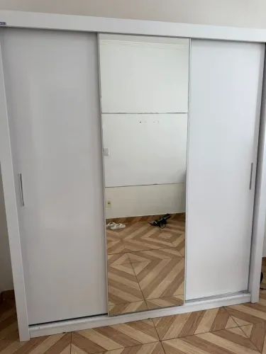 Guarda roupa porta de correr 