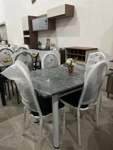 Mesa Retangular Michele com 4 cadeiras tubular