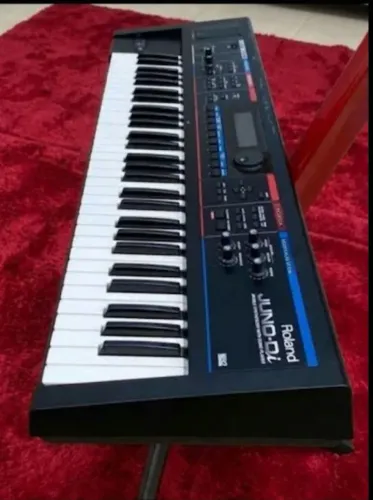 Vendo teclado Juno Di excelente preço para vender logo!