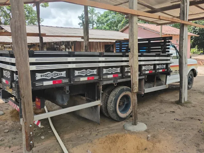 F 400 pronta para passar para dono