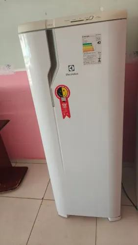 Semi nova Geladeira Eletrolux em excelente estado, para pessoas exigentes.