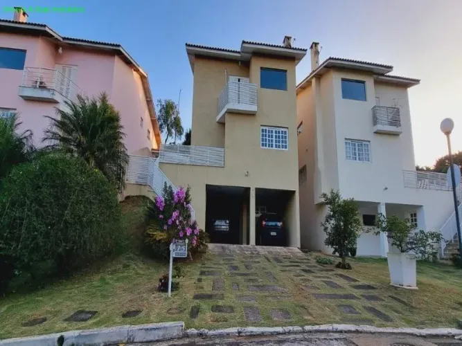 CASA EM CONDOMÍNIO FECHADO NA GRANJA VIANA!