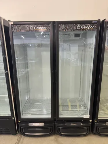 Cervejeira 2 portas 950 litros 6 graus negativos Gelopar