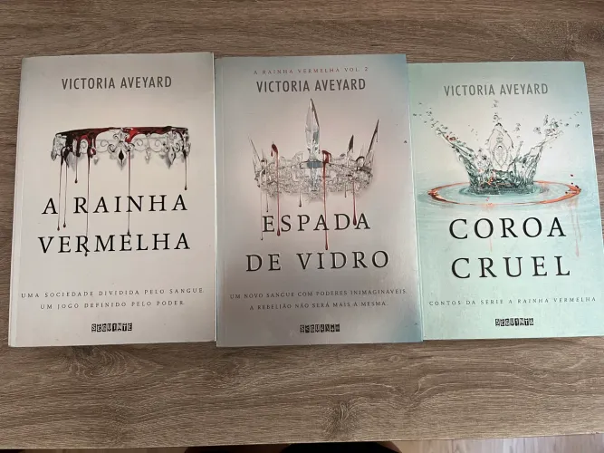 Kit A Rainha Vermelha (A Rainha vermelha, Espada de vidro e Coroa Cruel 