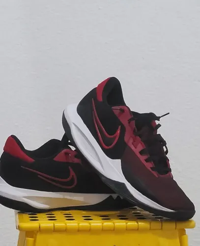 Tênis Nike Precision 6