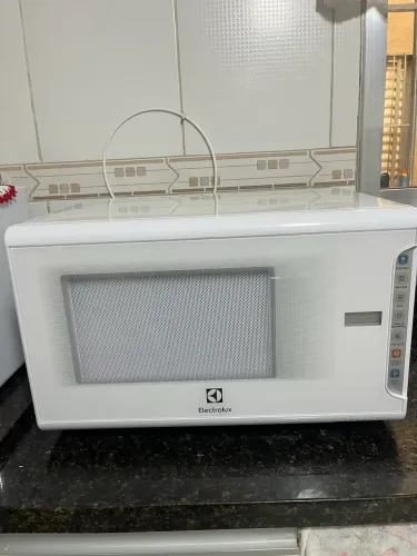 Microondas MI41T 31L Com Painel Integrado e Display Econômico Cor Branco Electrolux 220v