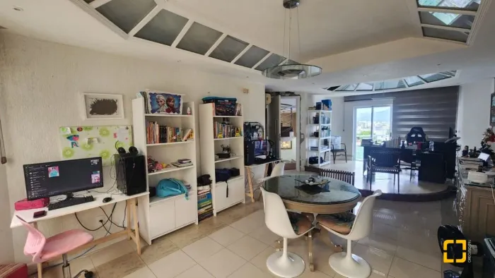 Casa 4 suítes alto padrão próxima a UFSC