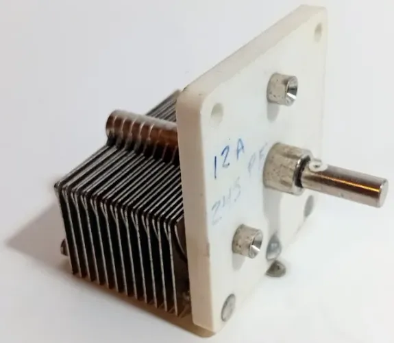 Capacitor variável alumínio 12 a 245 pF