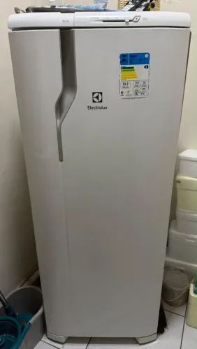 Geladeira refrigerador Eletrolux 240 Litros