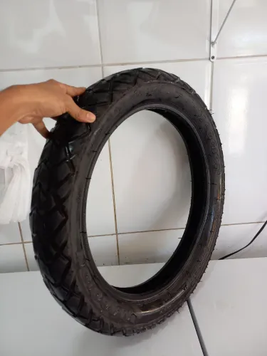 Vendo dois pneus semi novos