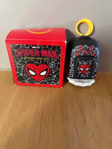 mini mochila-chaveiro Homem-Aranha McLanche Feliz. A caixa amassou na mala.