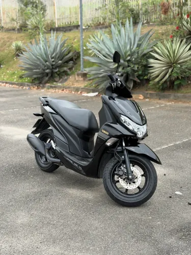 YAMAHA FLUO 2023/2024 - MUITO NOVA