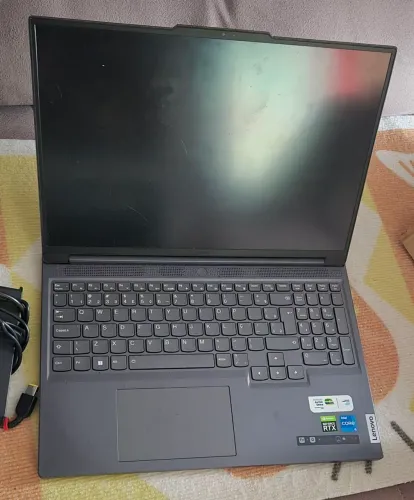 Legion Slim 5i Intel Core i5-13420H RTX 3050 16GB RAM 512 GB SSD