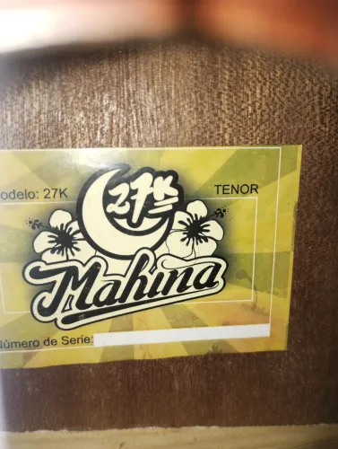 Ukulele semi novo