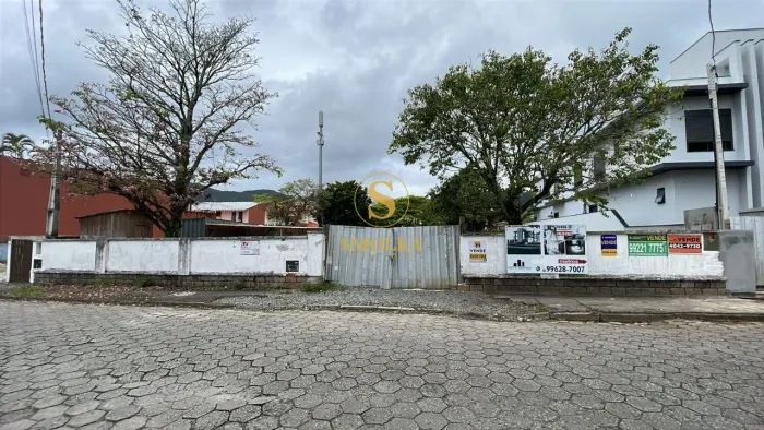 Terreno a venda com 431,39 m2º bairro Corrego Grande Florianopolis.