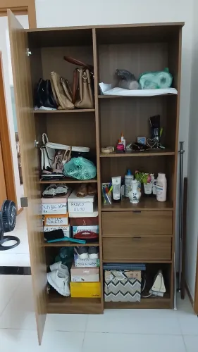 Vendo um lindo sapateiro e pentiadeira no total de 7 prateleiras e mais 2 gavetas
