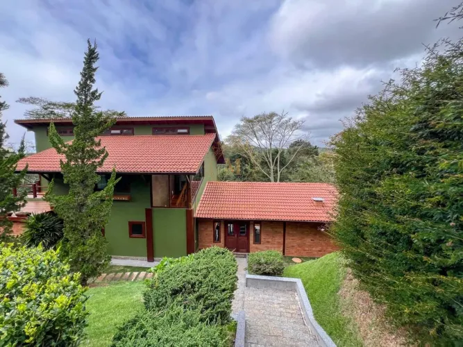 Casa de Campo Alto Padrão à Venda no Condomínio Espelho DÁgua Domingos Martins/ES